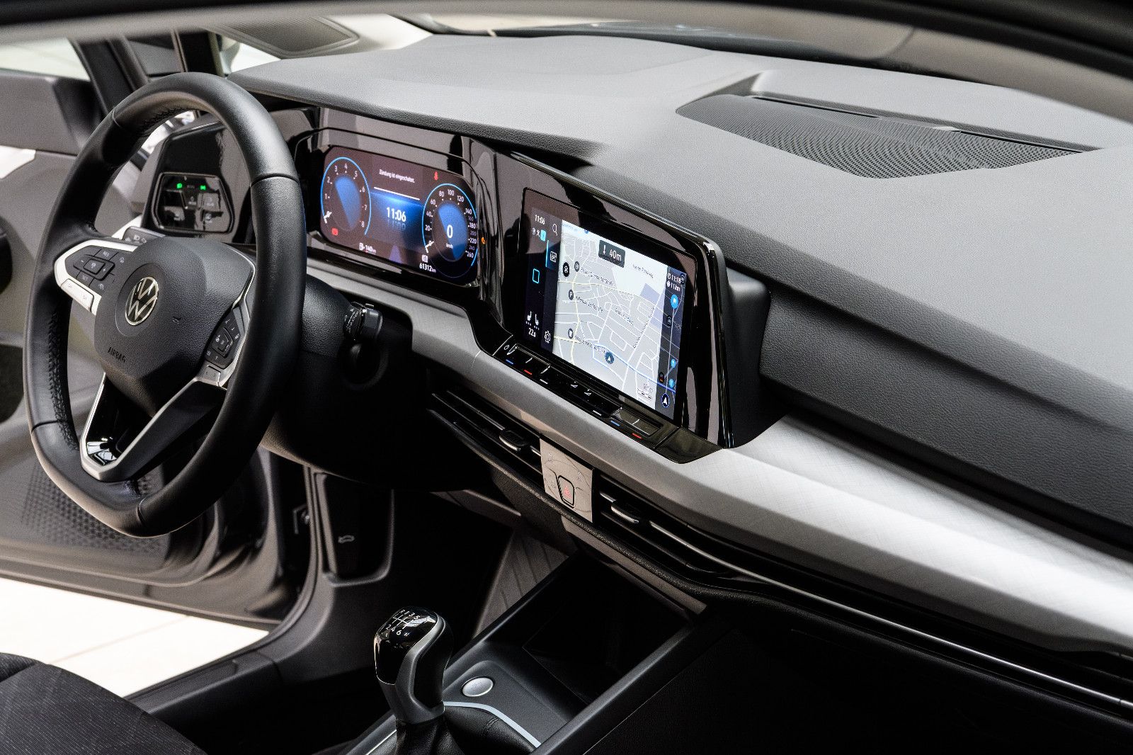 Fahrzeugabbildung Volkswagen Golf VIII Life +Navi +SHZ +ALU +LED +PDC