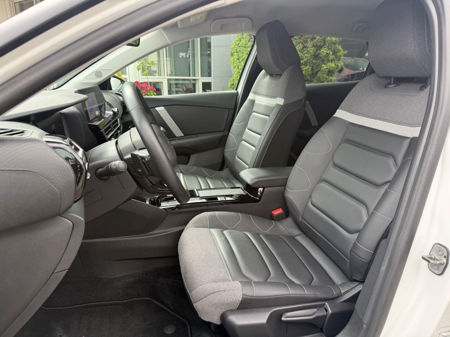 Fahrzeugabbildung Citroën C4 Shine SHZ+LHZ+Kamera+Allwetter