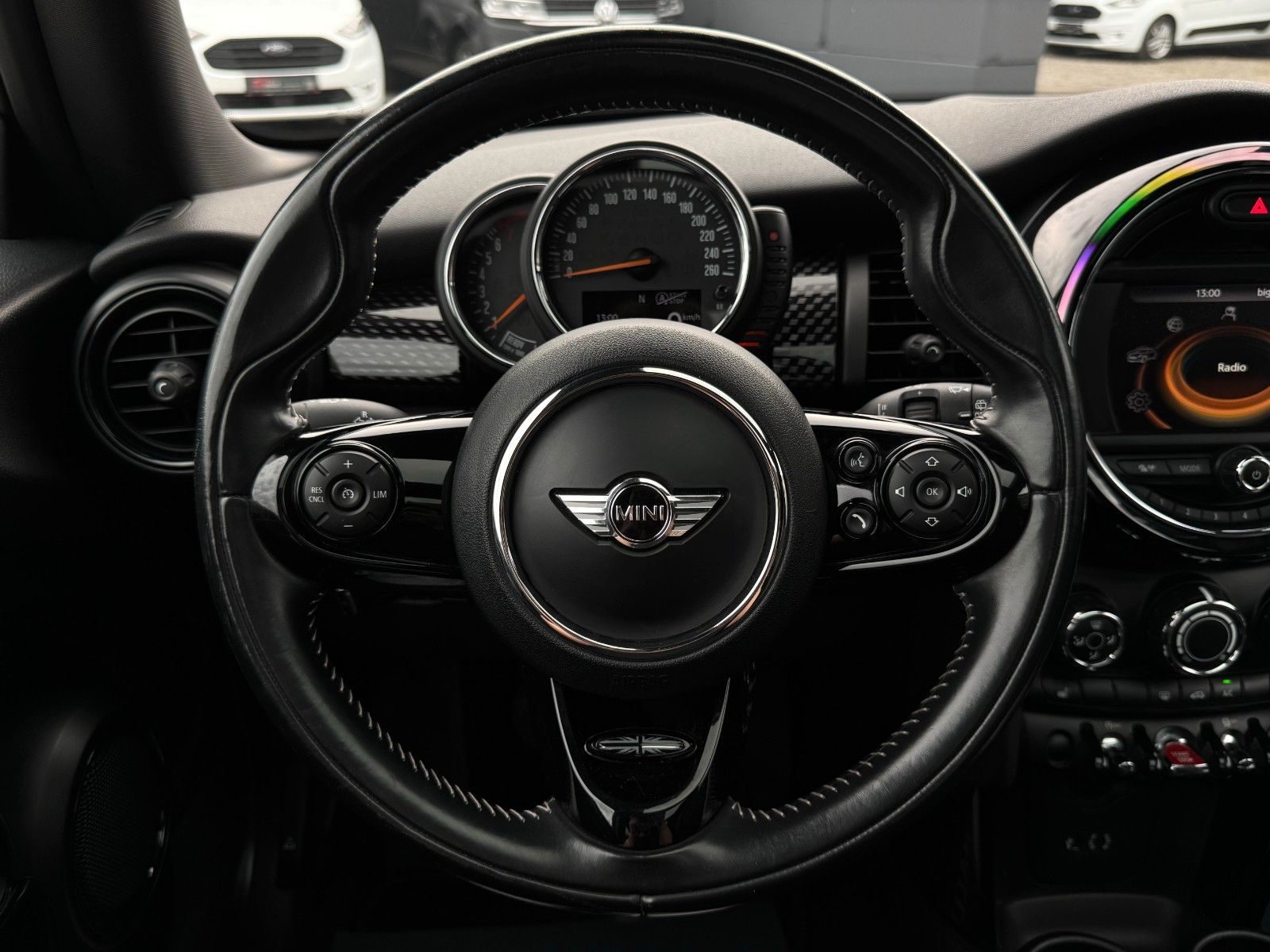 Fahrzeugabbildung MINI Cooper S Panoramadach Tempomat SHZ PDC BLT