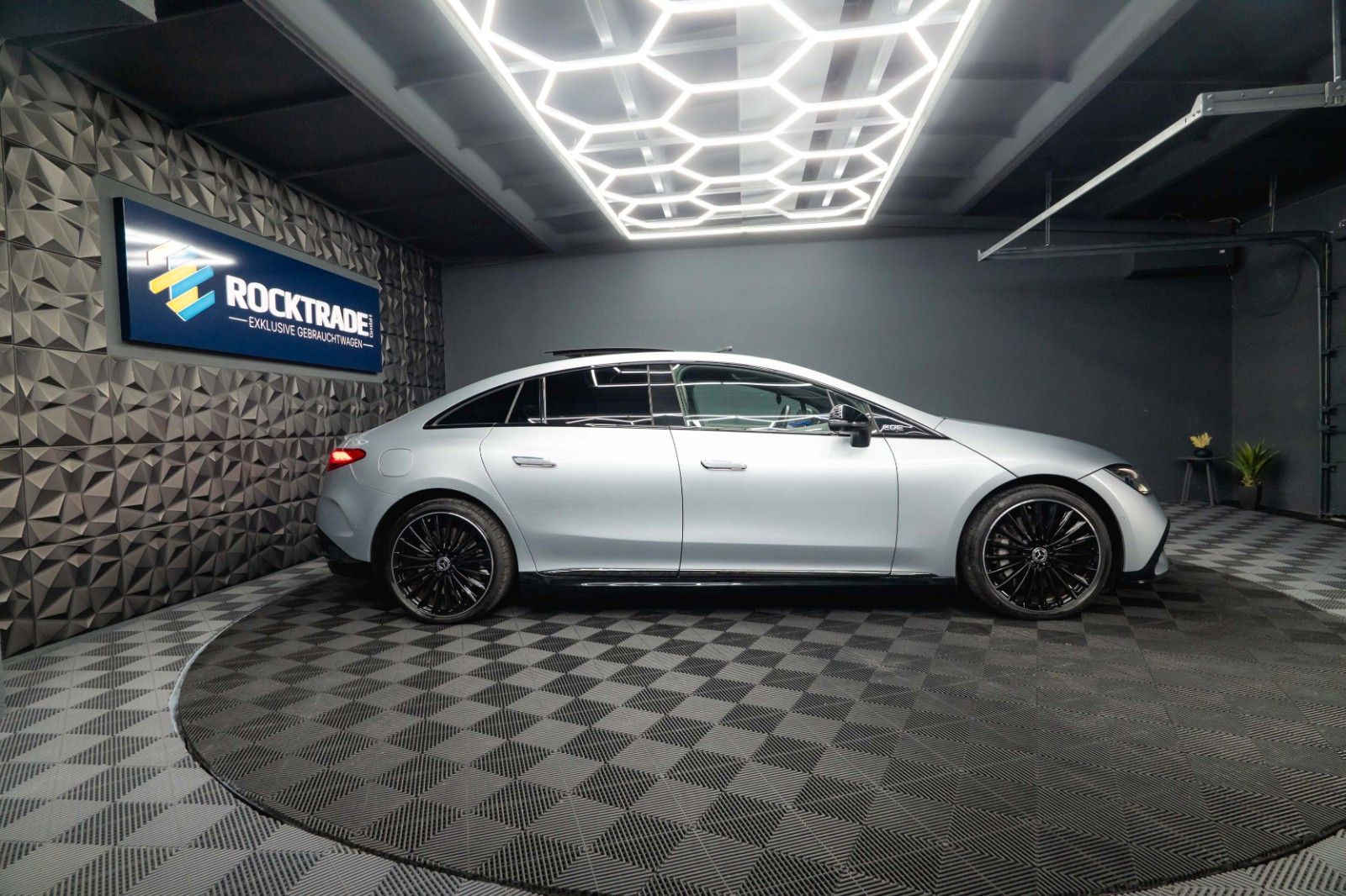 Fahrzeugabbildung Mercedes-Benz EQE 350+ AMG Night | Batterie NEU 100% | Pano