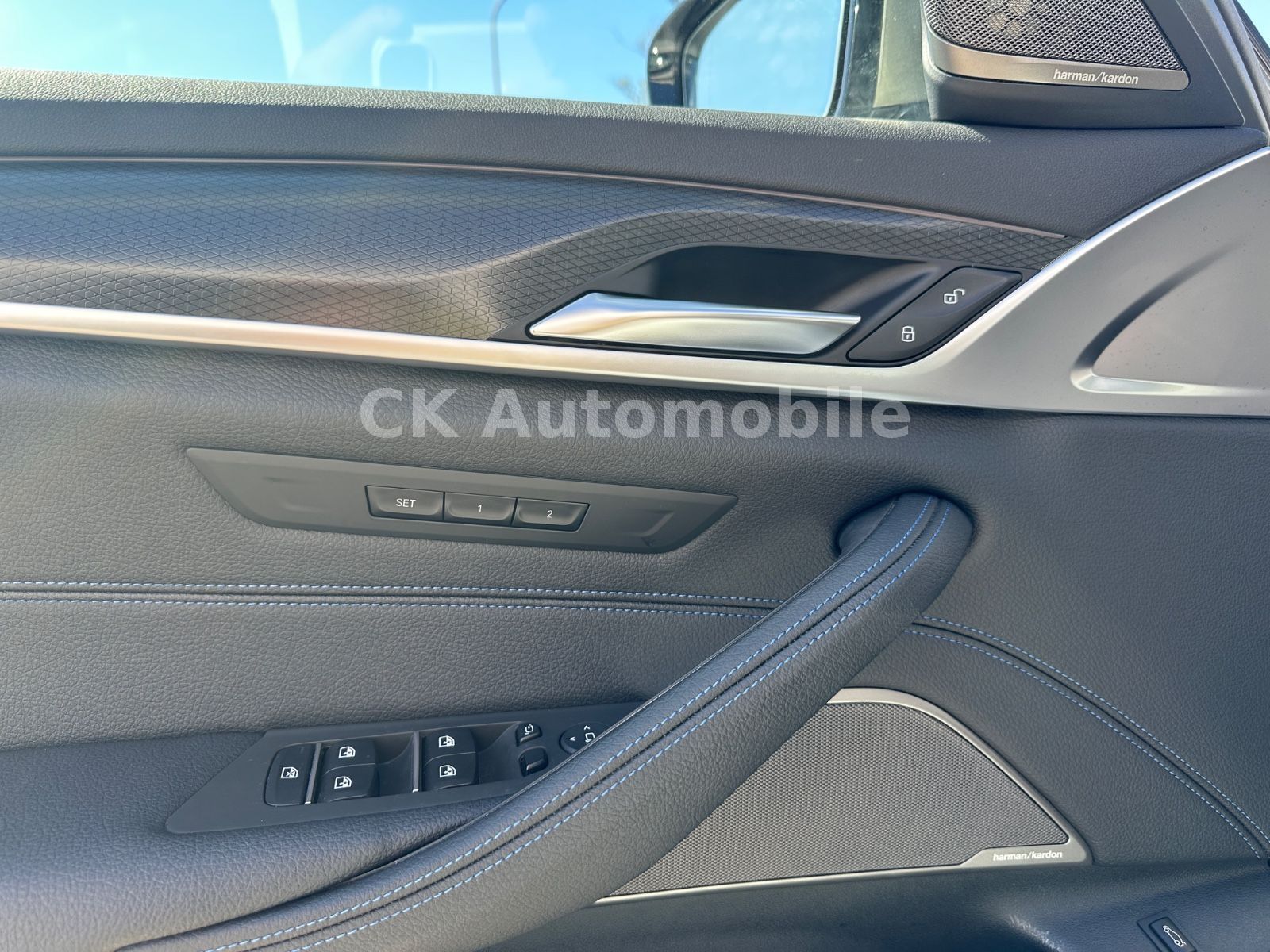 Fahrzeugabbildung BMW M550i xDrive Lim./Shadow-Line/Navi/Leder/LED/Kam