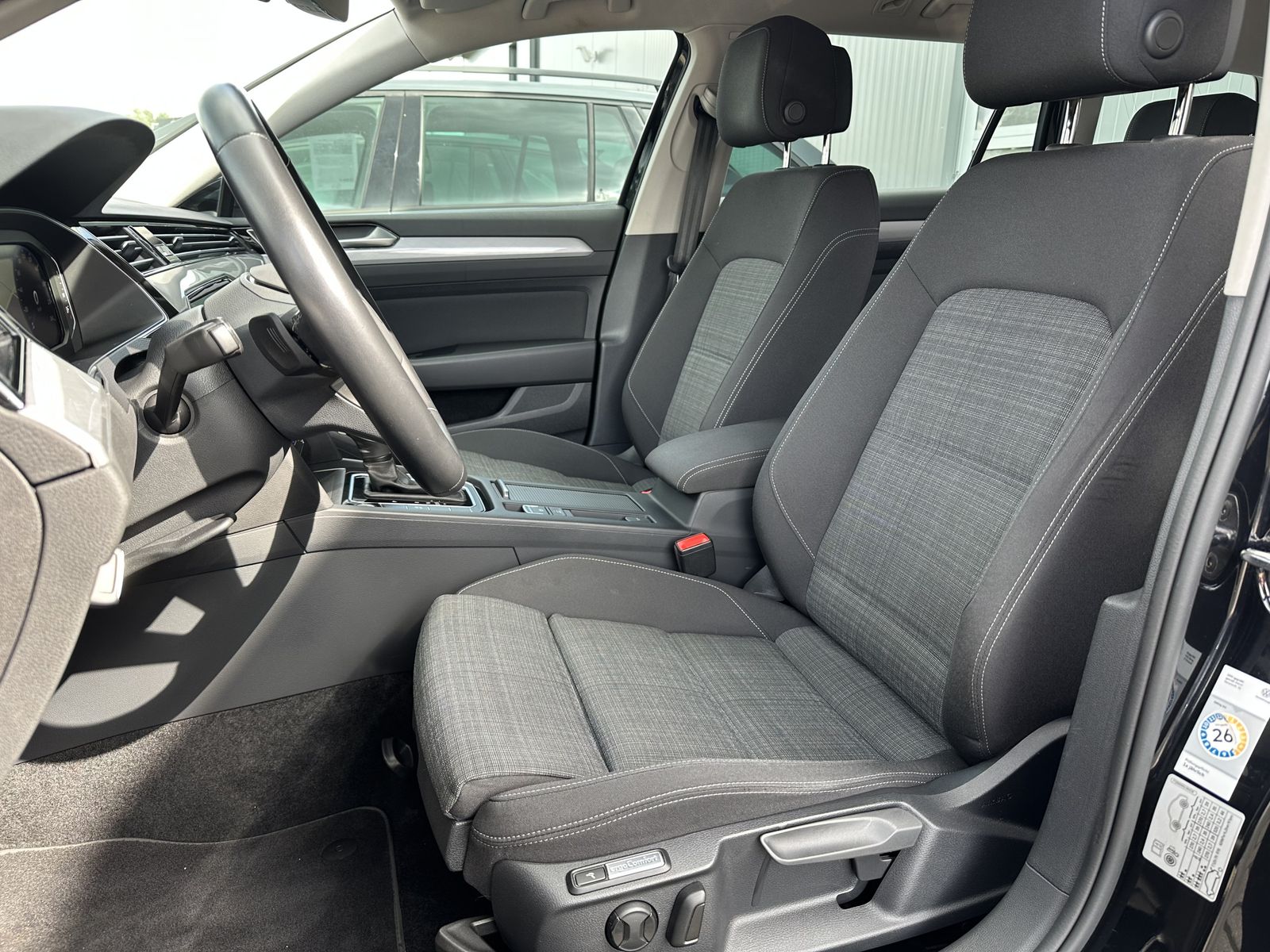 Fahrzeugabbildung Volkswagen Passat Variant 2.0 TDI DSG Business NAV+LED+360°