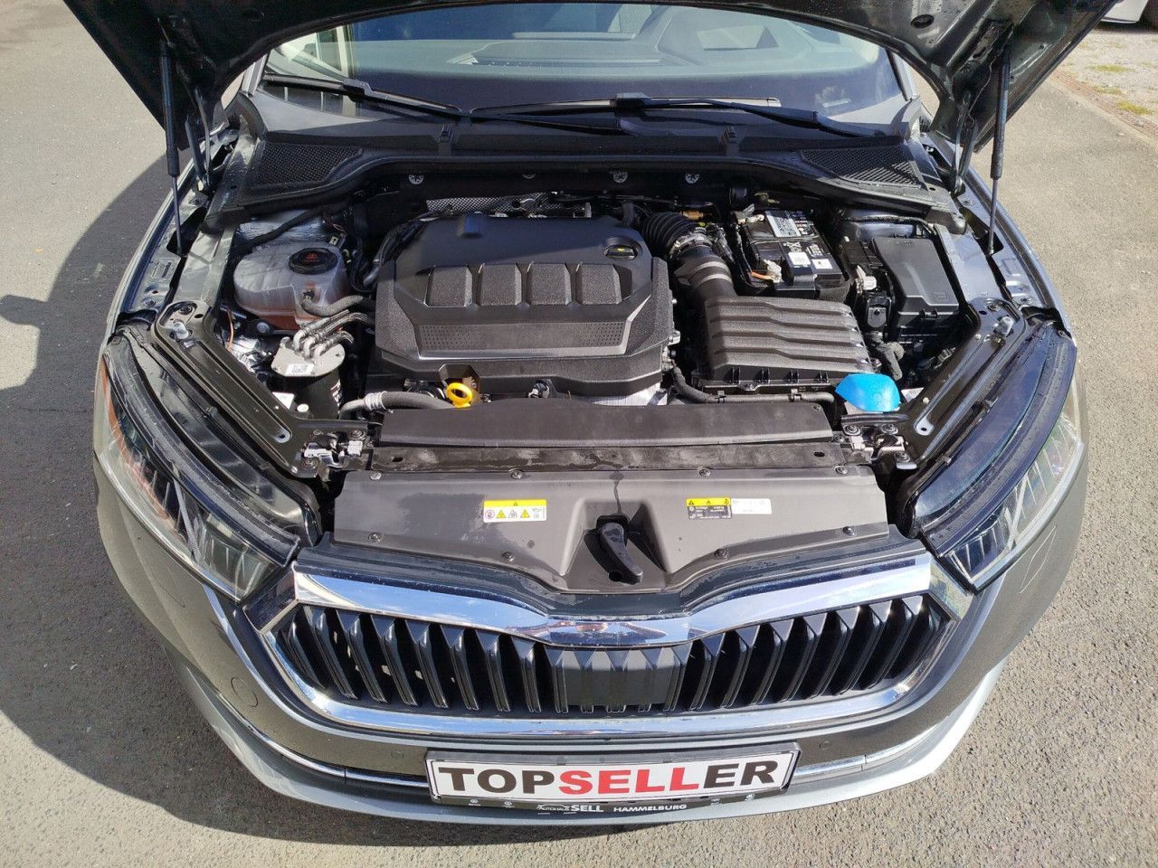Fahrzeugabbildung SKODA Octavia Combi Style TD110/2.0A7F, Navi, ACC
