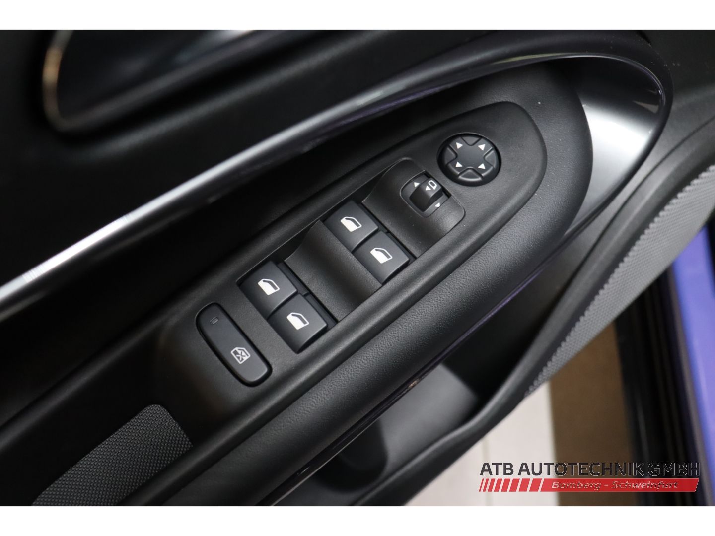 Fahrzeugabbildung Abarth 600e Scorpionissima 280 PS Navi LED PDCv+h Totwi