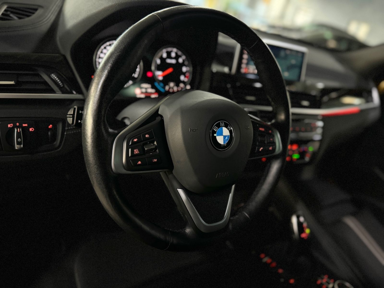 Fahrzeugabbildung BMW X2 xD25d Panorama Kamera DAB HiFi ACC LED Sport