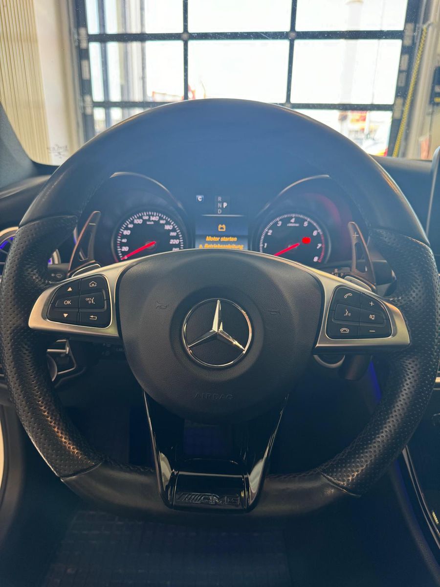 Fahrzeugabbildung Mercedes-Benz C 300 Coupe / AMG / LEDER / NAVI / LED