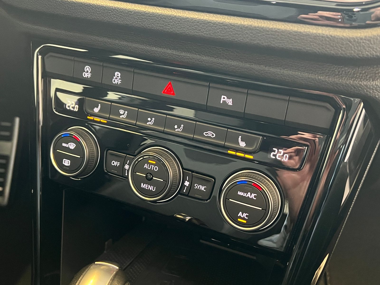 Fahrzeugabbildung Volkswagen T-Roc R 2.0 TSI DSG 4Motion *Garantie, LED, Kame