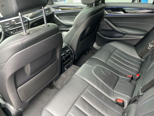 Fahrzeugabbildung BMW 520 d M Sport Mild-Hybrid Autom. Panoramadach, N