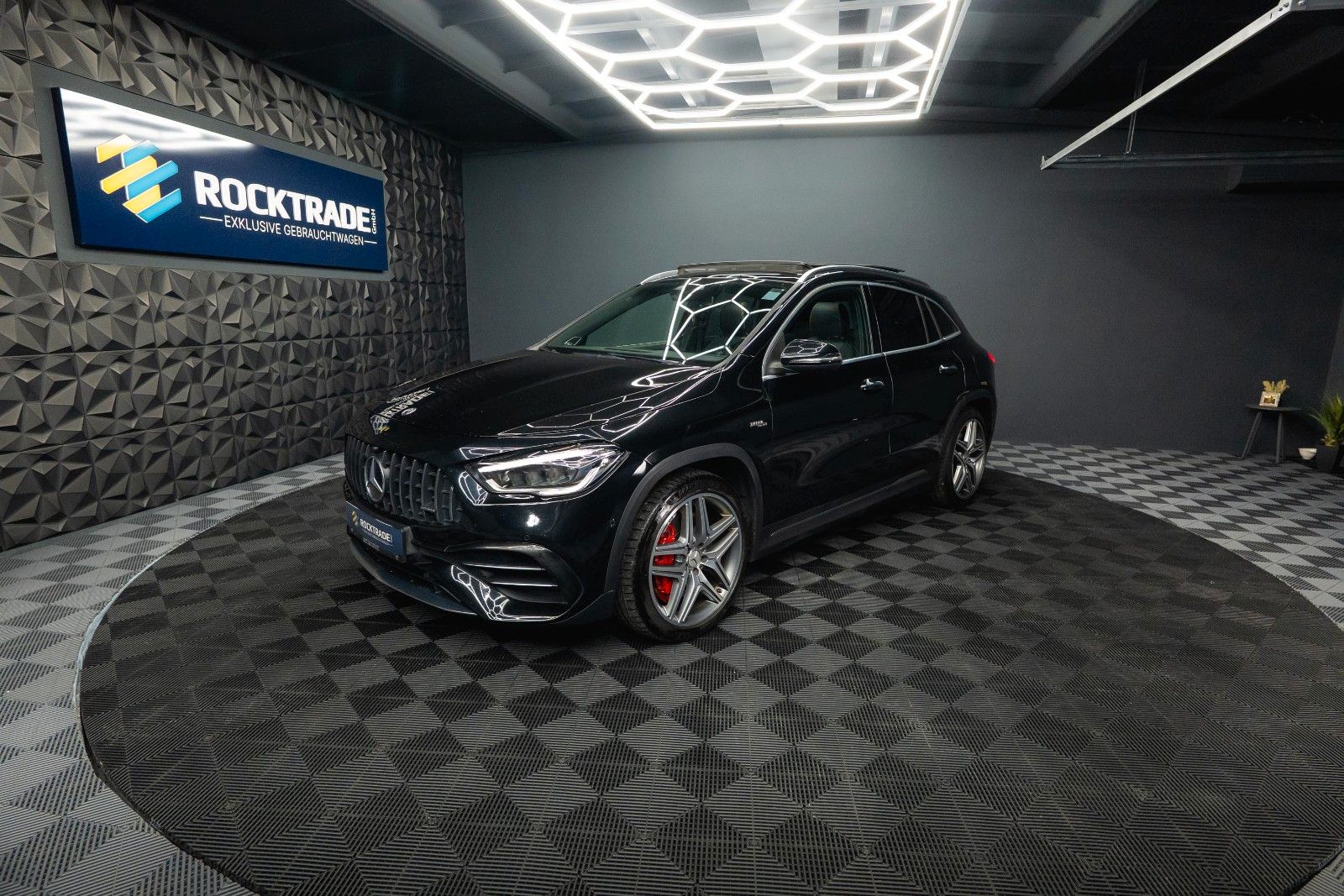 Fahrzeugabbildung Mercedes-Benz GLA 45 S AMG 4Matic | ACC | PANO | BURMESTER