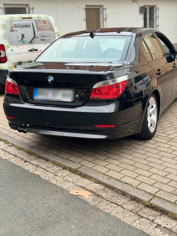 BMW 523
