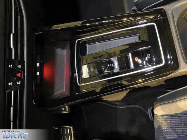 Golf VIII Variant 1.5 TSI DSG R-Line NAVI KLIMA