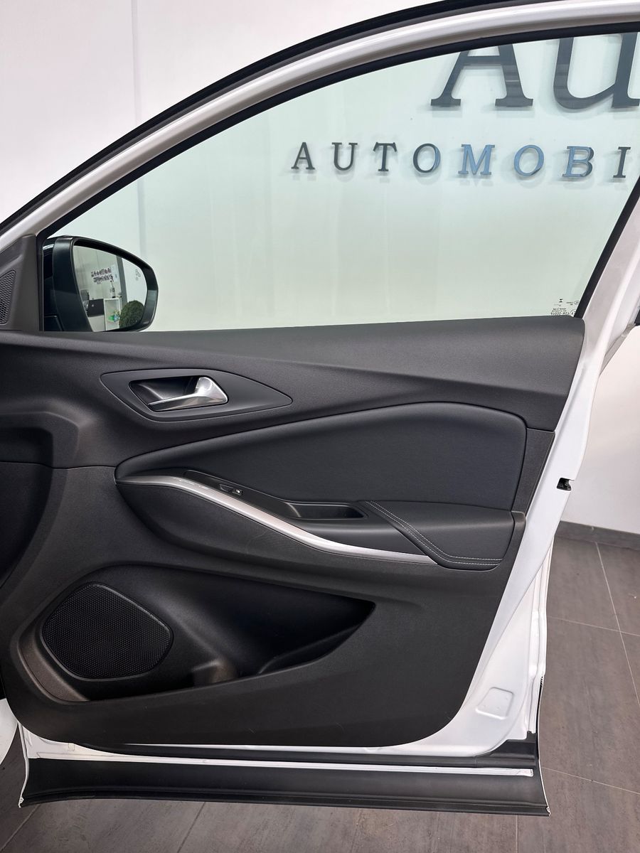 Fahrzeugabbildung Opel Grandland 1.5 D Automatik Elegance NAV+LED+AHK
