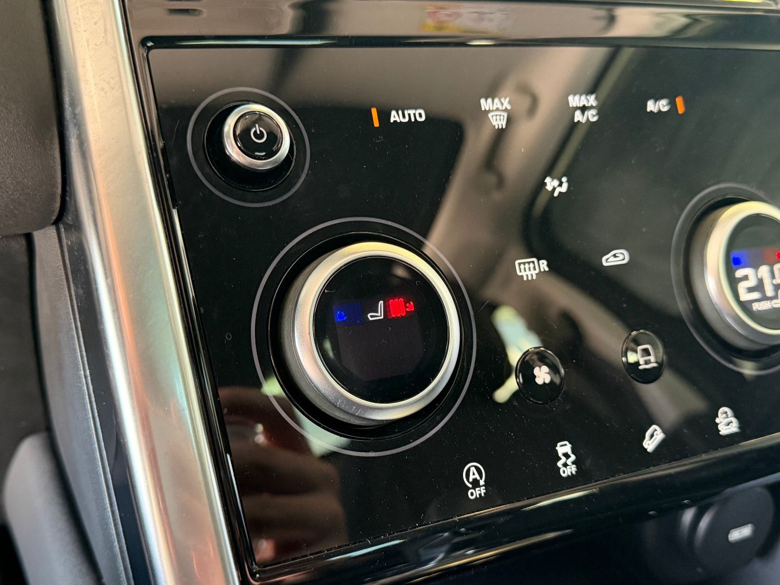 Fahrzeugabbildung Land Rover Discovery Sport S /PANORAMA/HUD/KAMERA/ACC