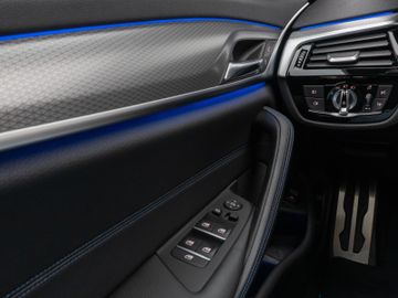 Fahrzeugabbildung BMW 520d xDr Tour HUD DAB Komfortzugang HI-FI