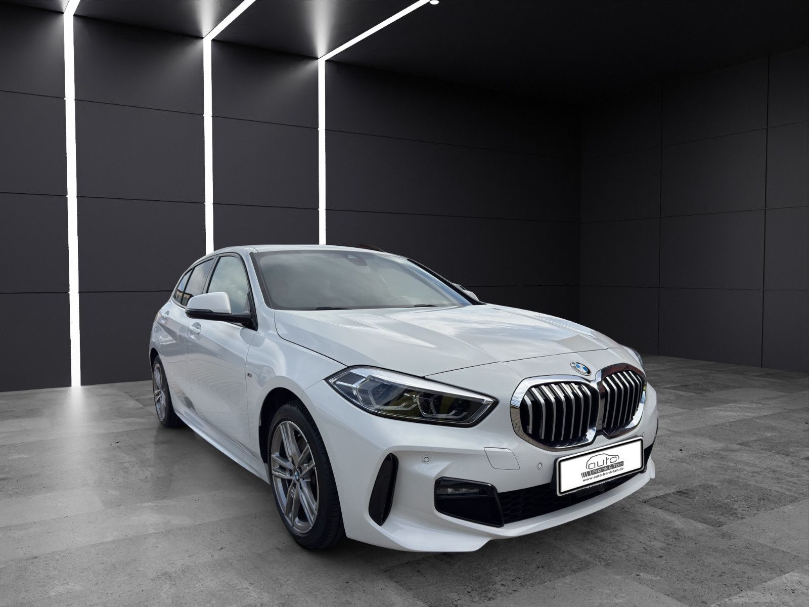 Fahrzeugabbildung BMW 118 i M Sport/Tempo/Navi/Ambiente/Apple CarPlay