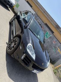 Porsche Cayenne - 1