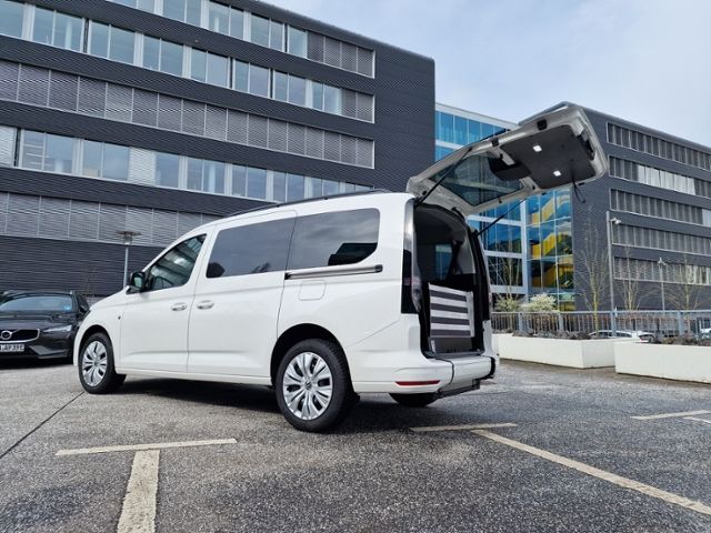 Fahrzeugabbildung Volkswagen Caddy Maxi Heckeinstieg Rollstuhlrampe