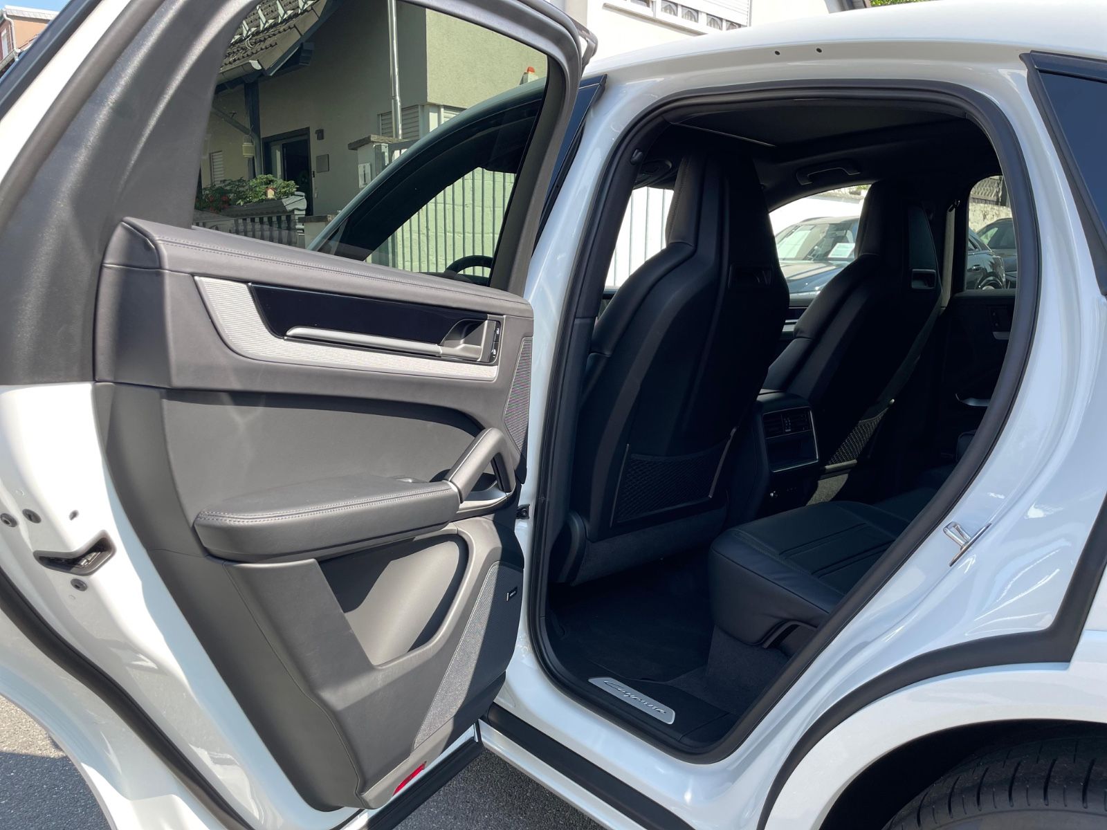 Fahrzeugabbildung Porsche Cayenne E-Hybrid Coupé |ACC|360°|SportDesign|22"