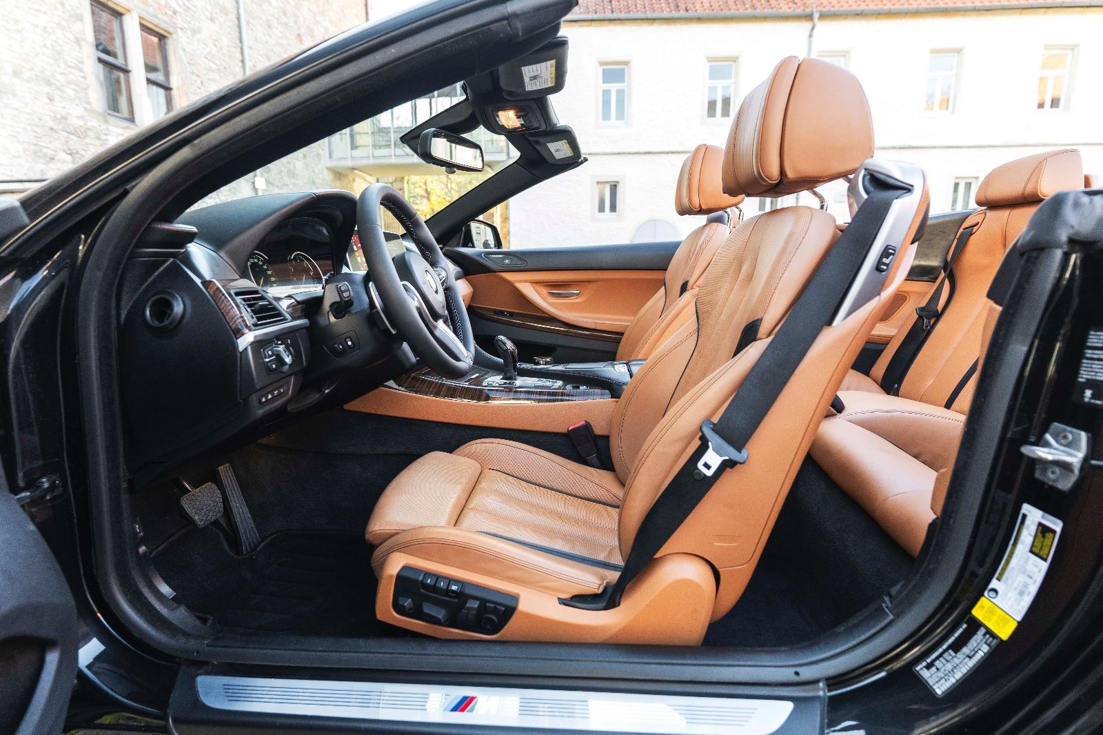 Fahrzeugabbildung BMW 650i xDrive Cabrio H&K LED CARPLAY NAV KAM ACC