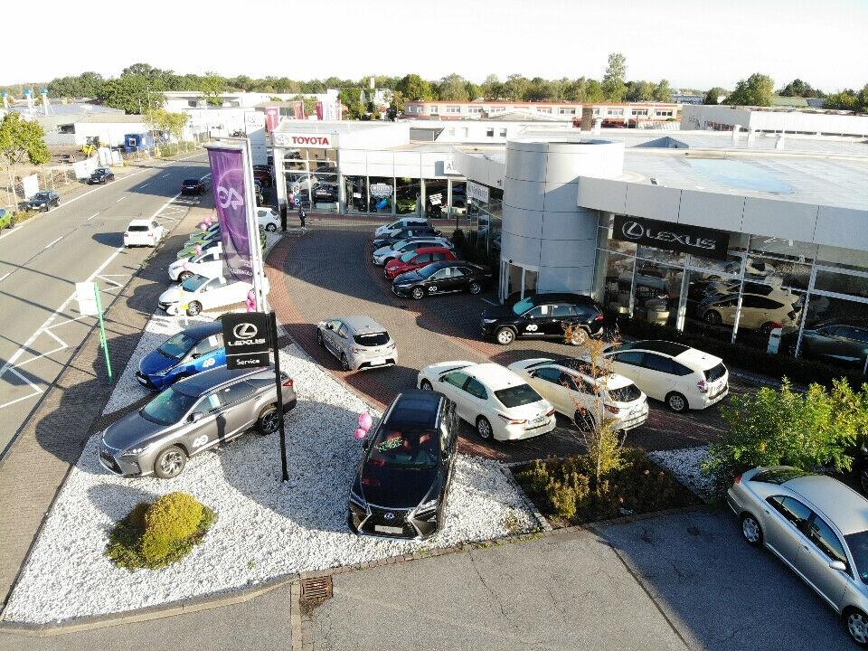 showroom-image-top