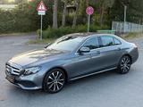 Mercedes-Benz E 220 E -Avangart 9 Gang  Lim. Rückfahrt Kamera - Mercedes-Benz E 220 mit Diesel-Antrieb: Limousine, Automatik