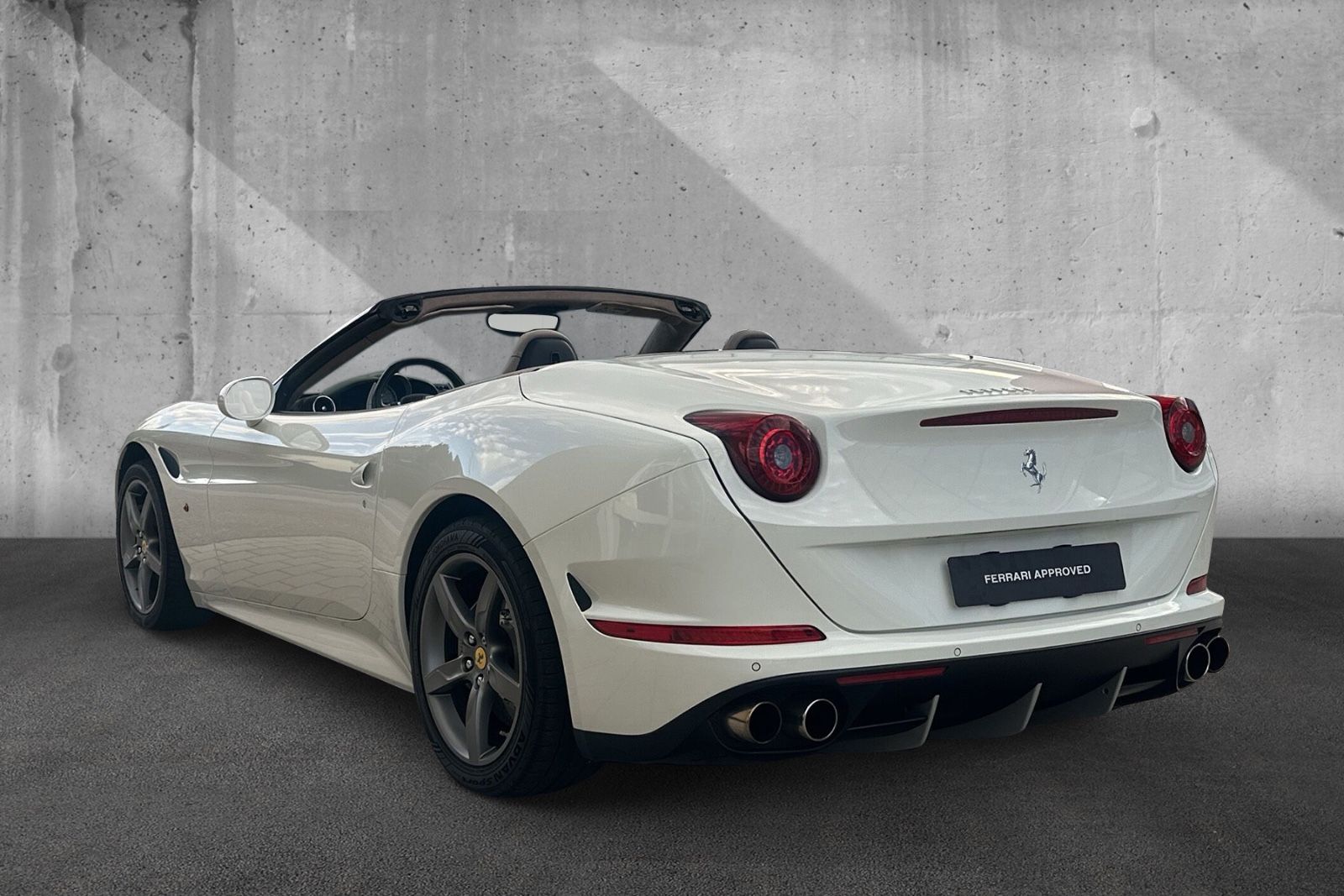 Fahrzeugabbildung Ferrari California T*BiColor*Dt Auto*Diamond Stitching