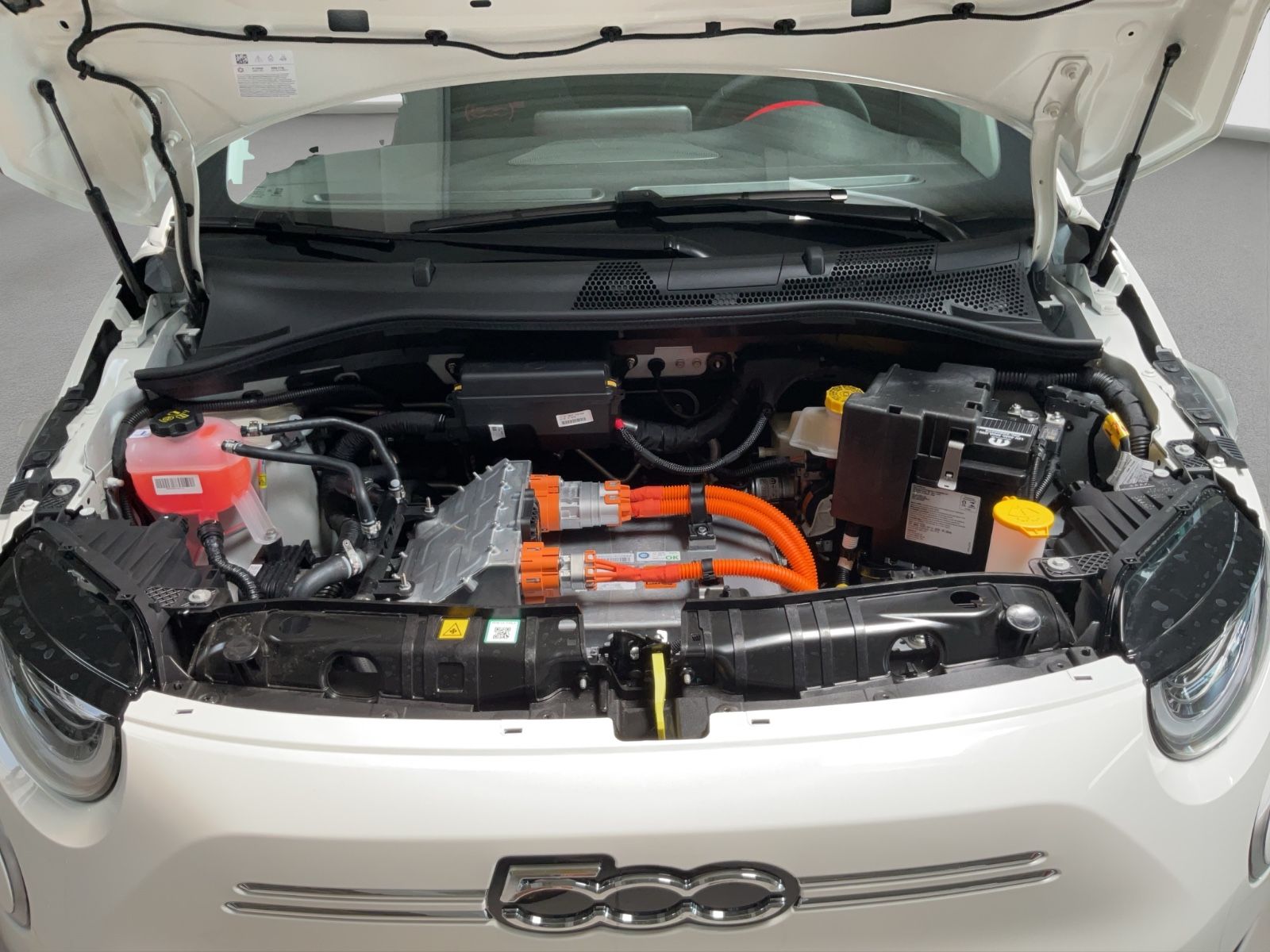 Fahrzeugabbildung Fiat 500e + Komfort Paket, Style Paket