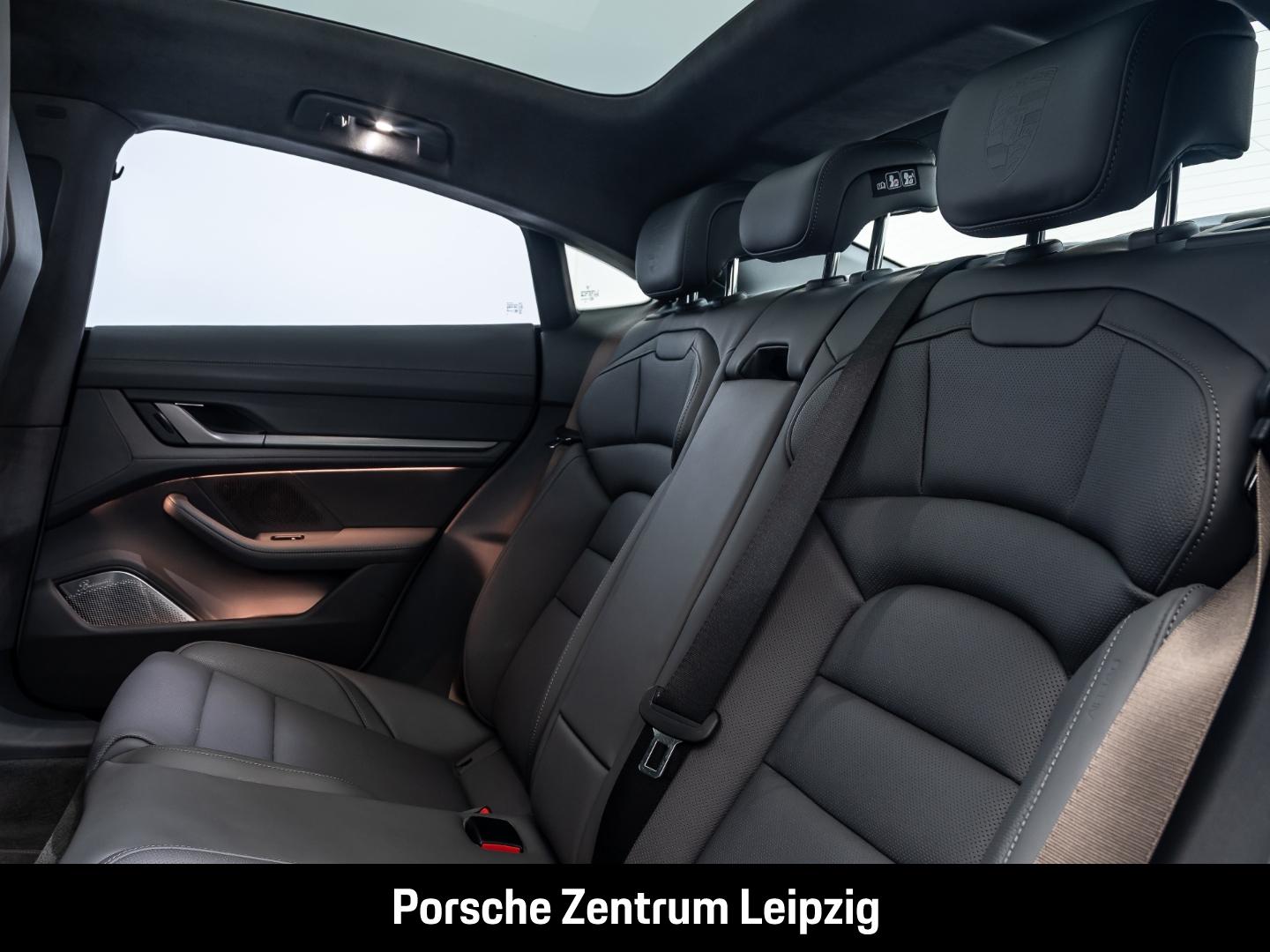 Porsche Taycan Turbo Burmester ActiveRide Nachtsicht