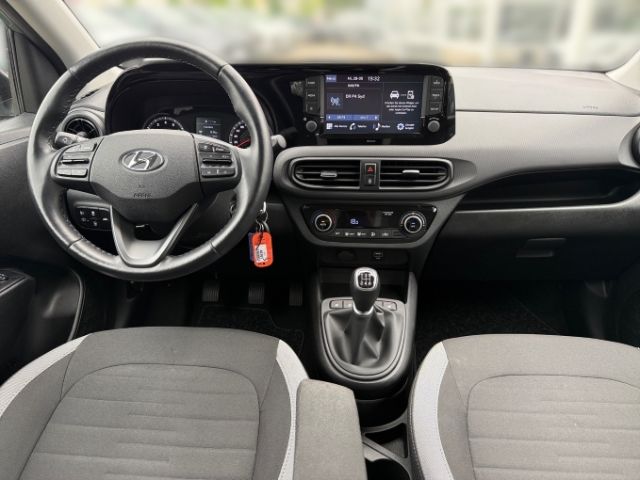 Fahrzeugabbildung Hyundai i10 Advanced 1.0 +KLIMA+SHZ+RFK+CARPLAY+TEMPOMAT