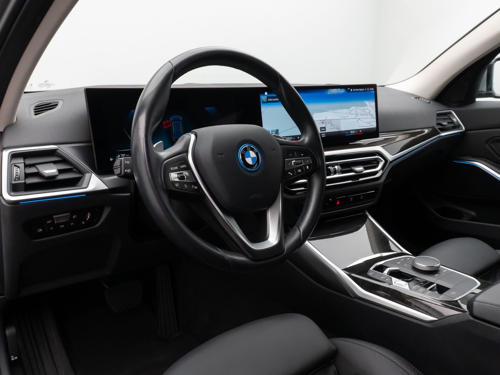 Fahrzeugabbildung BMW 320e Kamera DAB HiFi Sport Leder WidscreenDispl