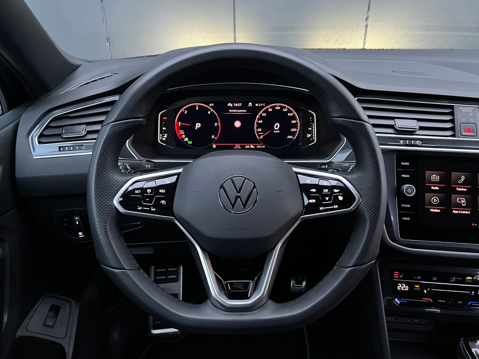Fahrzeugabbildung Volkswagen Tiguan Allspace R-Line 2.0 TDI DSG 4MOTION *AHK,