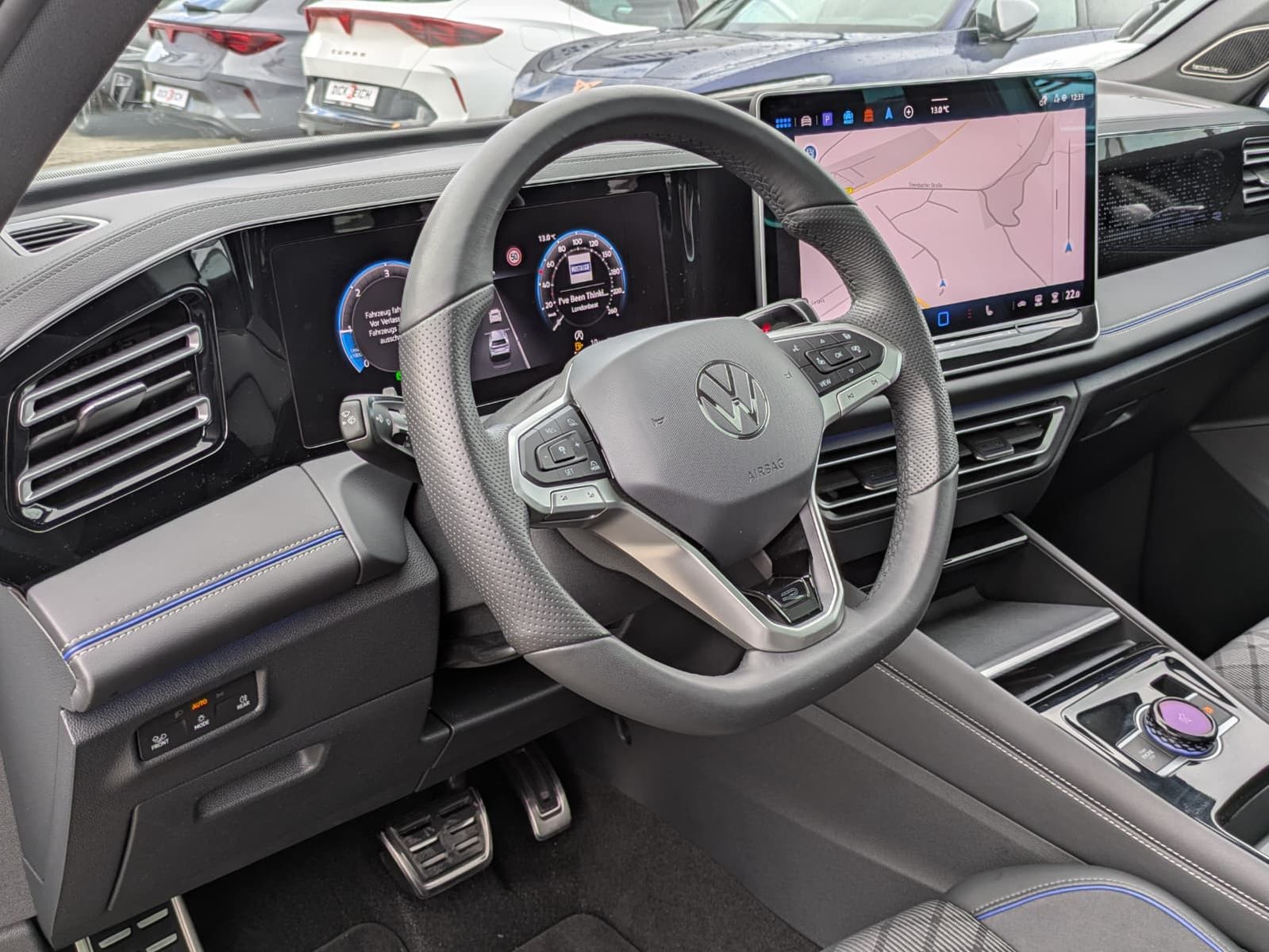 Fahrzeugabbildung Volkswagen Tiguan 2.0 TDI 4M R-Line PANO*H&K*AHK*MATRIX*20"