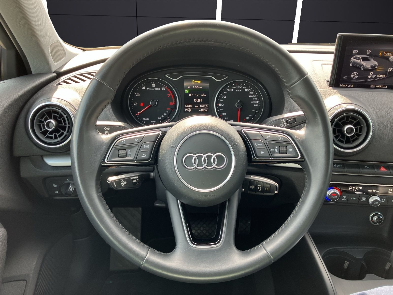 Fahrzeugabbildung Audi A3 Sportback S-Line S-tronic LED Navi ACC SHZ PD