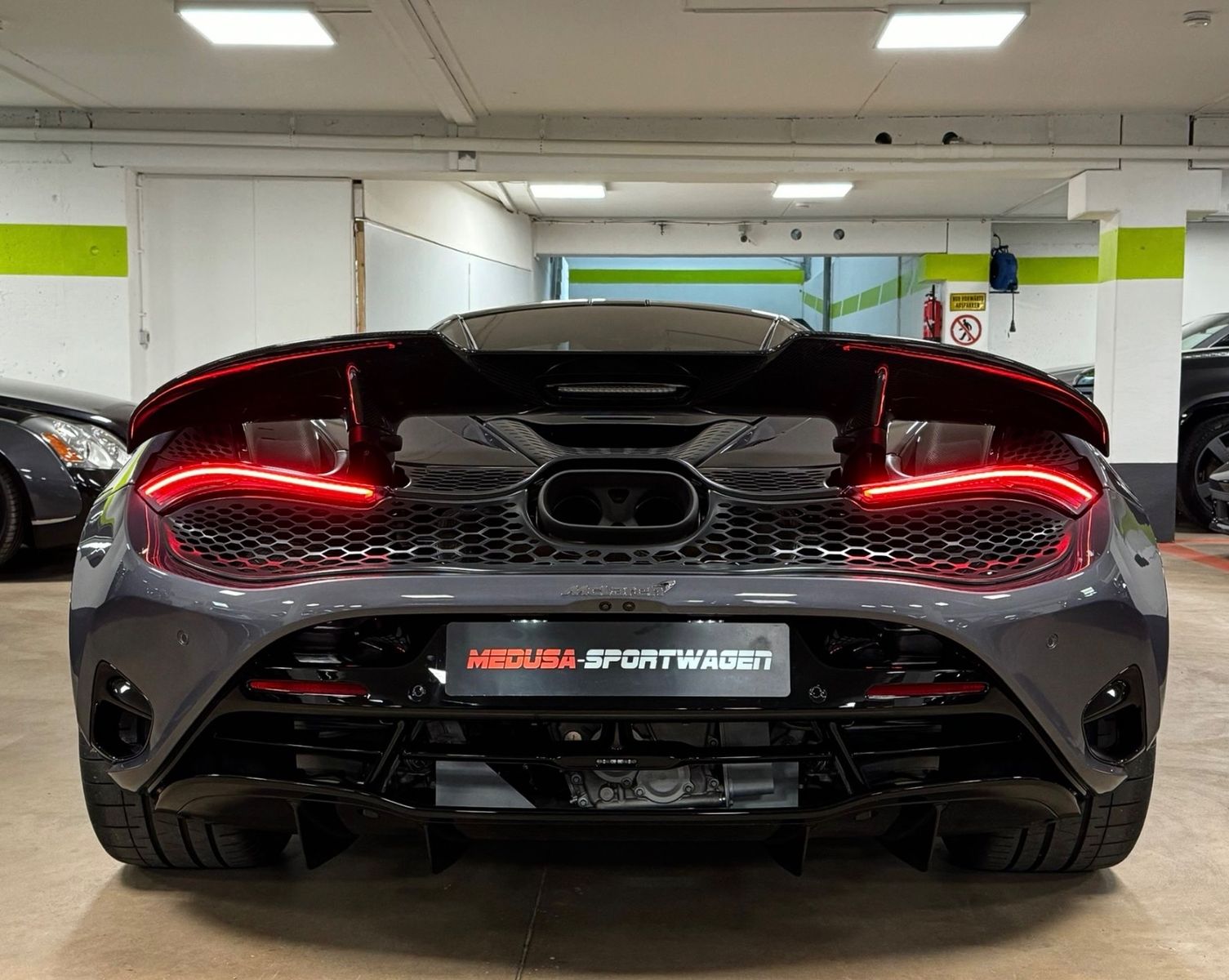 Fahrzeugabbildung McLaren 750S COUPE MY25 CARBON EXT&INT B&W LIFT FULLOPT!