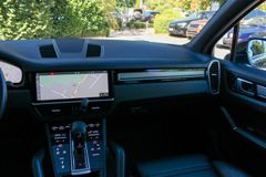PORSCHE Cayenne / SPORT DESIGN PAKET / BOSE / MEMORY