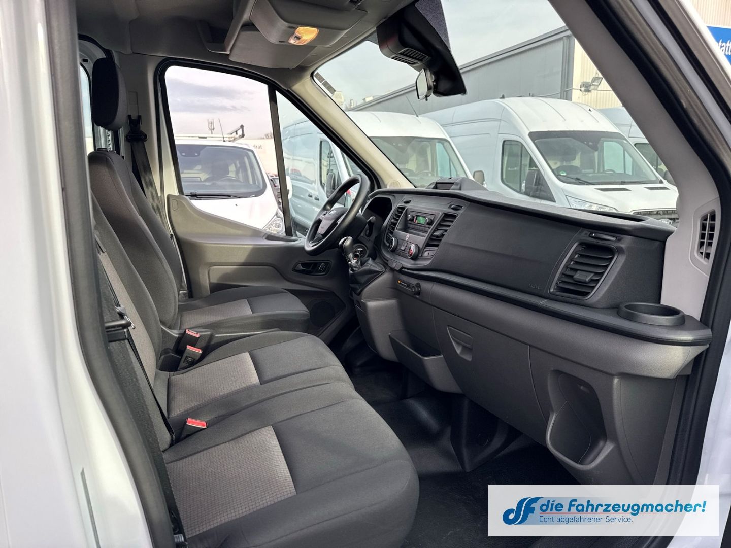 Fahrzeugabbildung Ford Transit Pritsche 350 L2 Doppelkabine Basis AHK D