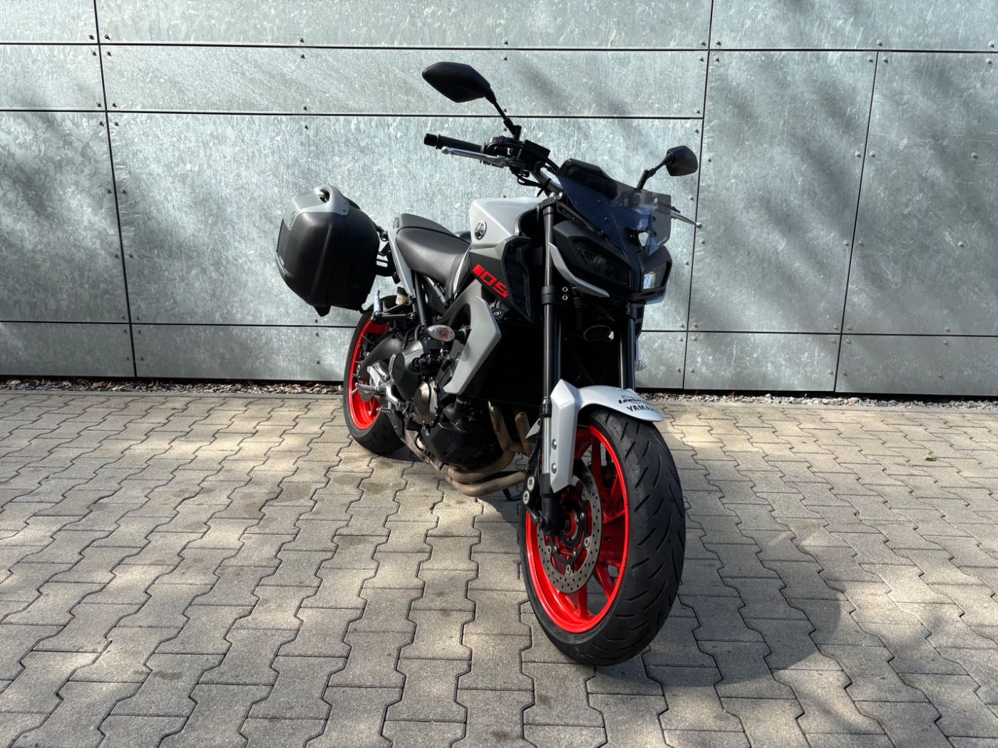 Fahrzeugabbildung Yamaha MT 09 Seitenkoffer kurzer Kennzeichenhalter