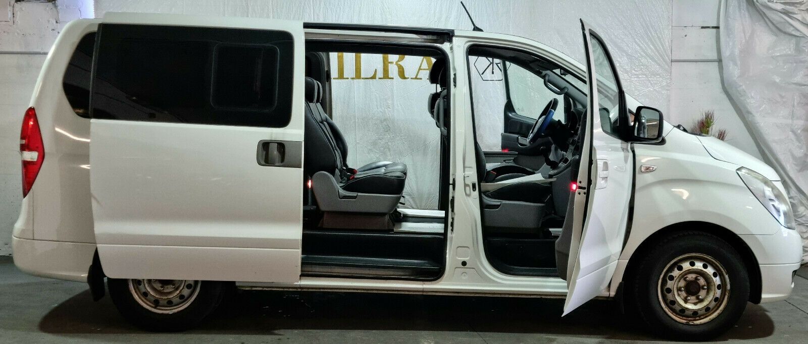 HYUNDAI H-1 Travel Premium 8-Sitzer Familienbus