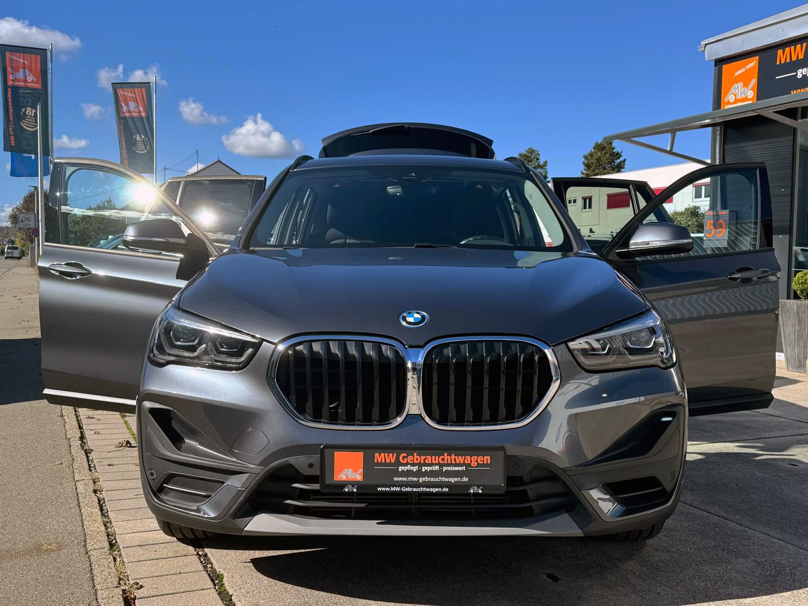 Fahrzeugabbildung BMW X1 xDrive25e Advantage ACC KAM LED PANO AHK SHZ