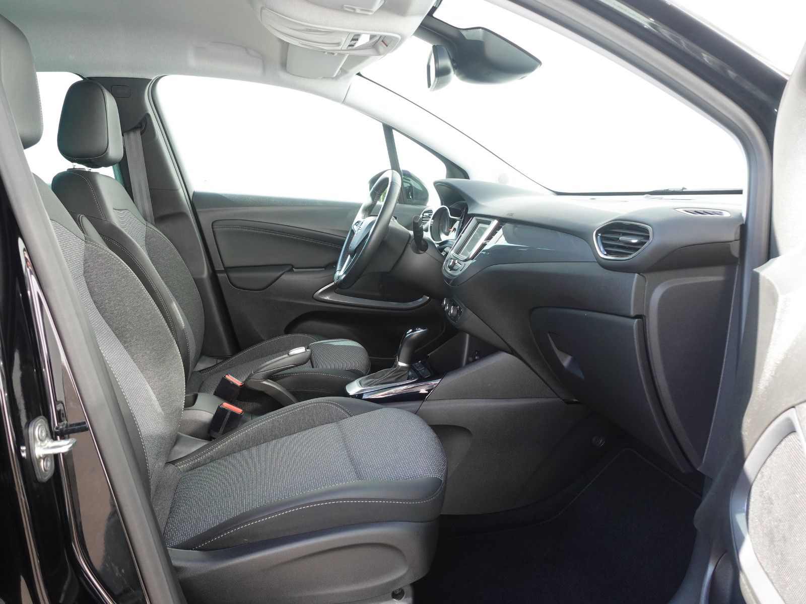 Fahrzeugabbildung Opel Crossland 1.2T AUTOMATIK,Kamera,Sitzhzg,LED,17"