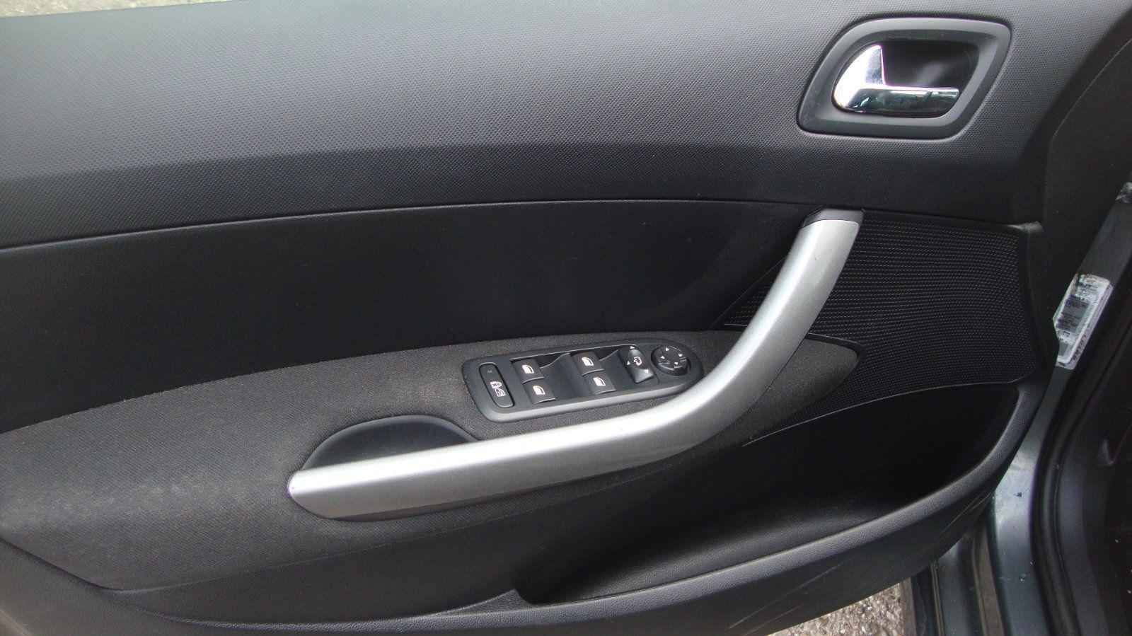 Peugeot 308 2011 — photo 9