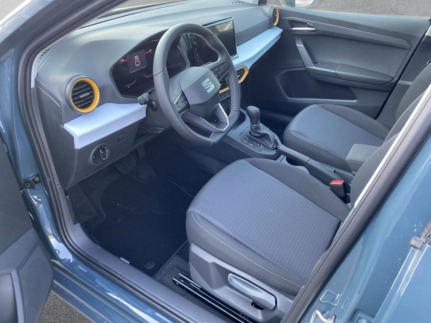 Fahrzeugabbildung SEAT Ibiza Style 1.0 TSI*RoadEd.*PDC+Cam*SHZ*NAVI*Ful