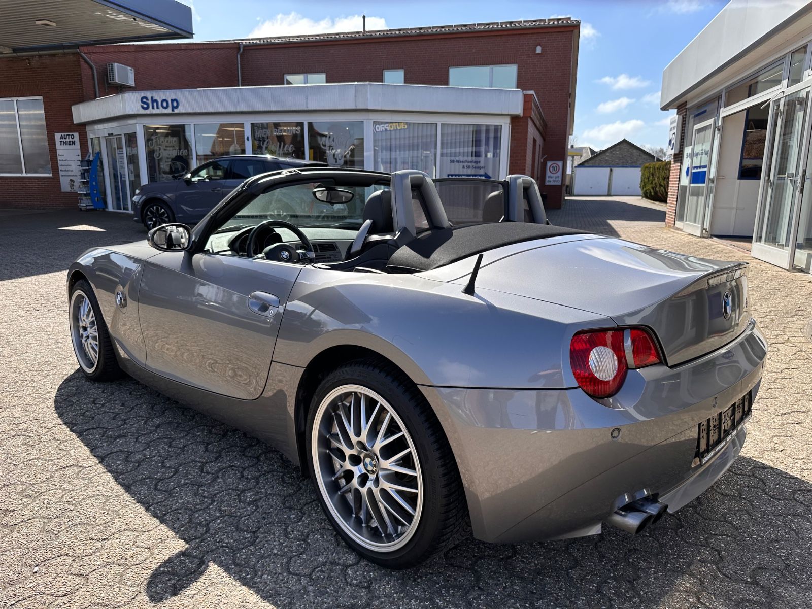 Fahrzeugabbildung BMW Z4 Roadster 2.2i Xenon/Leder/GRA/HiFi/PDC/Klima