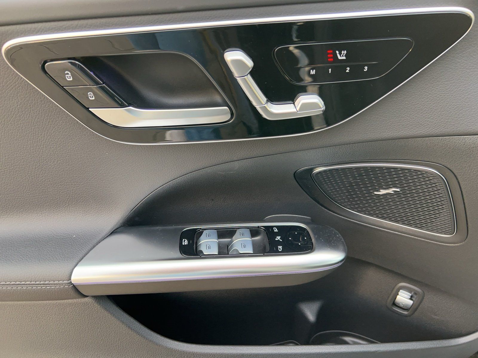 Fahrzeugabbildung Mercedes-Benz C 220 d T AMG Night DISTRONIC 360° Kamera MEMORY