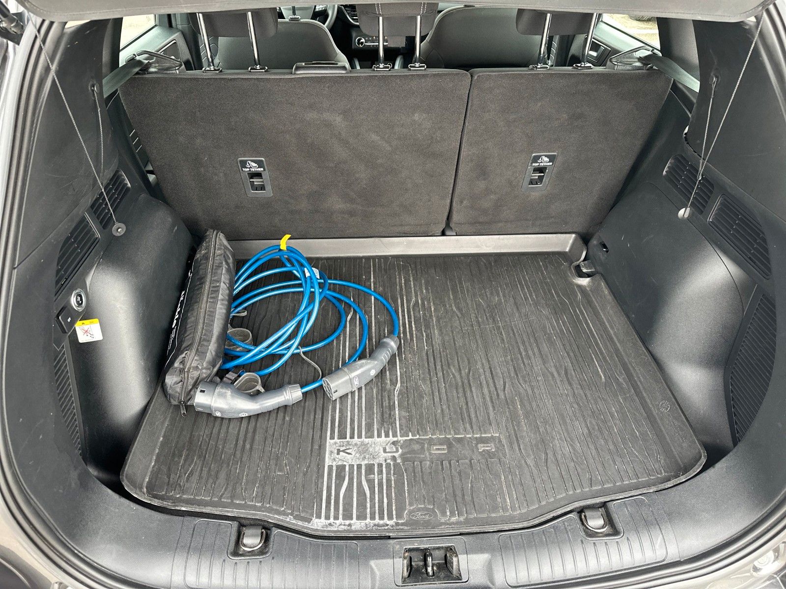 Fahrzeugabbildung Ford Kuga Plug-In Hybrid Titanium, AHK, TECHNOLOGIEPA