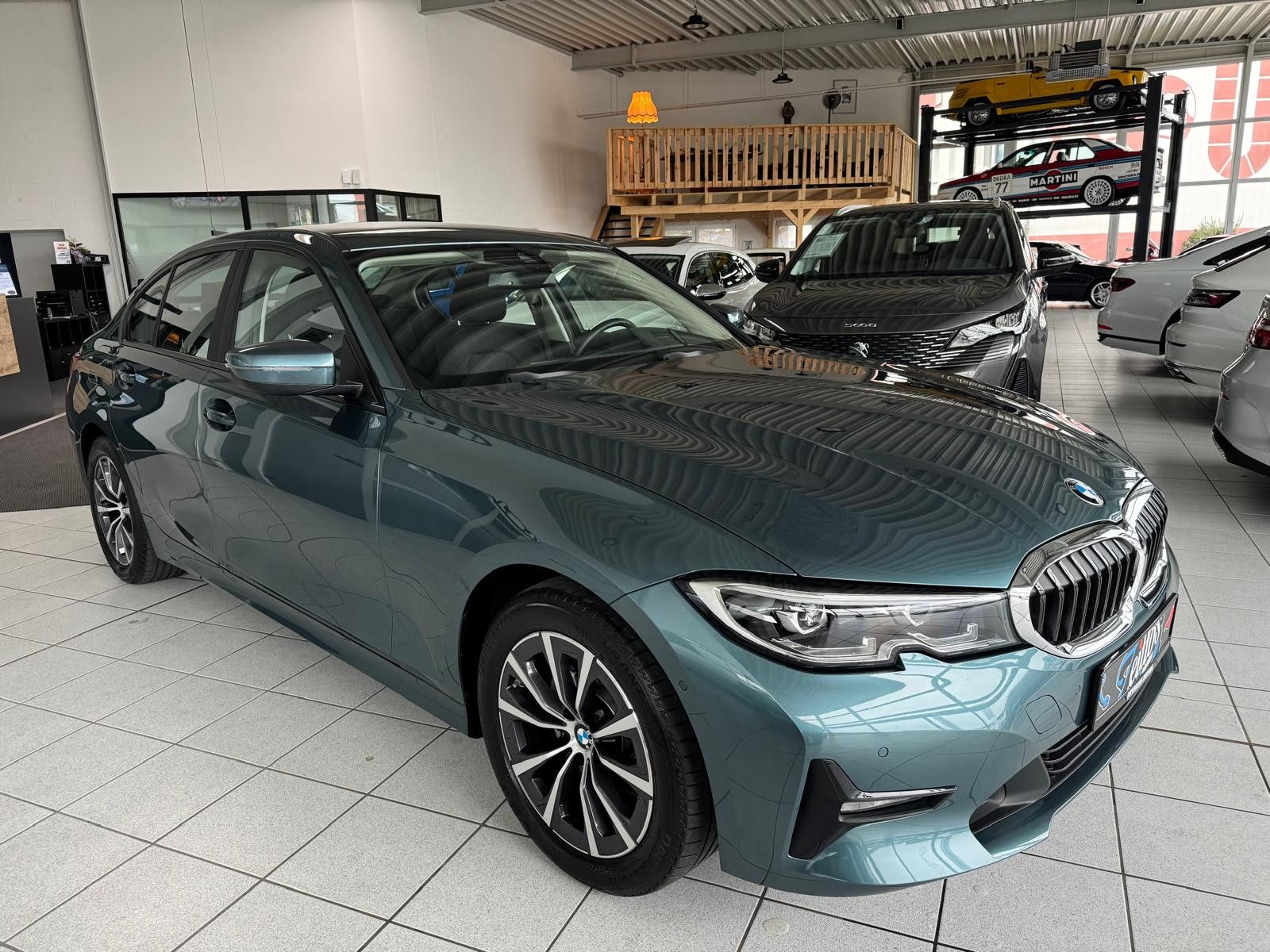 BMW 320i Advantage *Automatik*LED*CarPlay*Navi*SHZ* foto 3