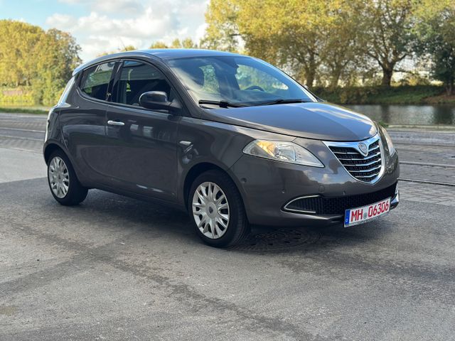 Lancia Ypsilon*Gold*KLIMA*Tempomat*PDC*Rentner*Gepflegt