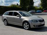 Skoda Octavia Combi Elegance Garantie* 1.Hand* Navi* - Skoda Octavia mit Diesel-Antrieb: Kombi
