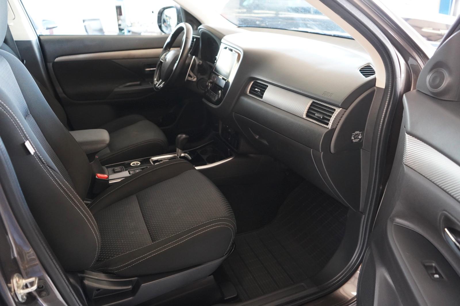 Mitsubishi Outlander Edition 100+ 4WD AUTOMATIK / XENON