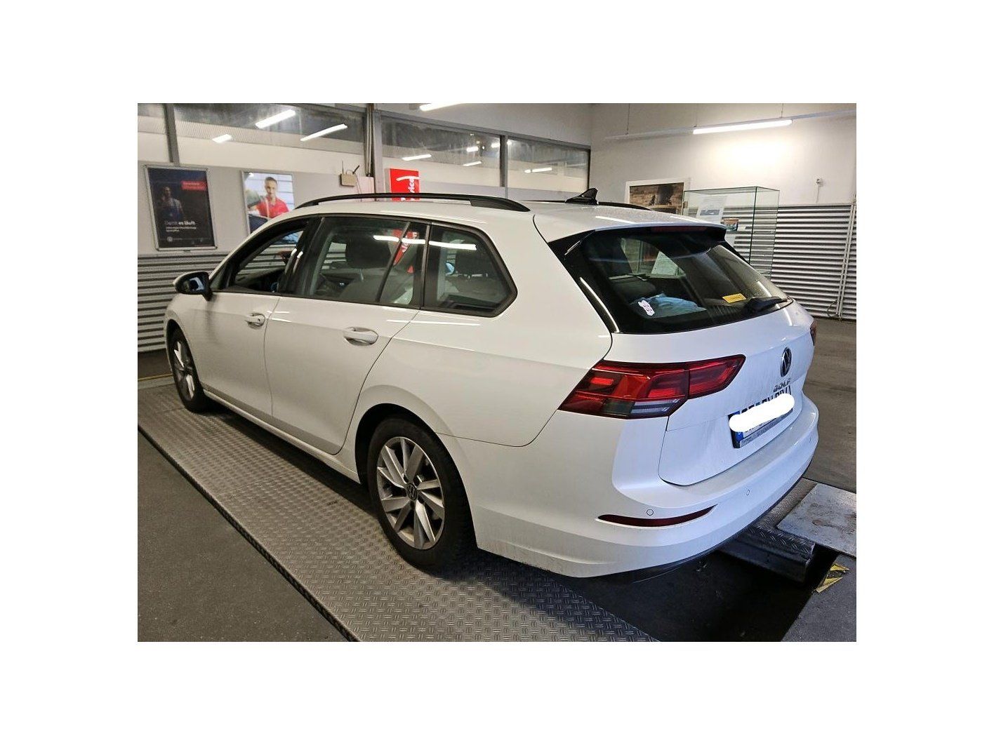 Fahrzeugabbildung Volkswagen Golf Variant Life *Navi*AHK*Cam*PDC*LED*ACC*